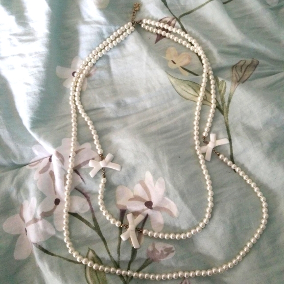 Pearl and bow necklace - Picture 1 of 1
